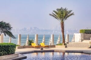 the pool at the oberoi mumbai