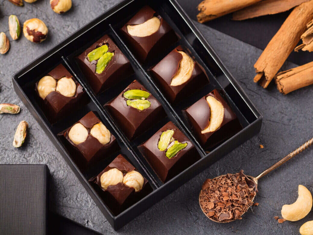 Buy Chocolates Online | Best Chocolate Gifts Box in India - FNP | Best  chocolate gifts, Chocolate gifts, Chocolate