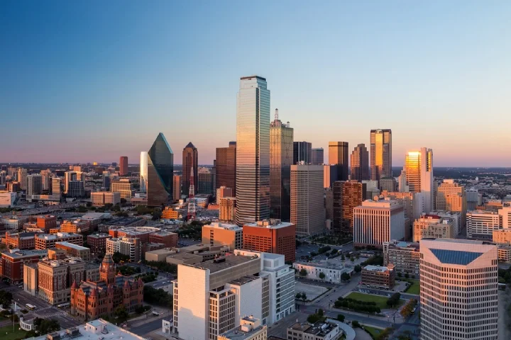 Dallas' skyline at sunset