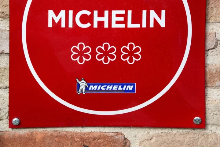 Michelin restaurant 3 stars symbol on a wall