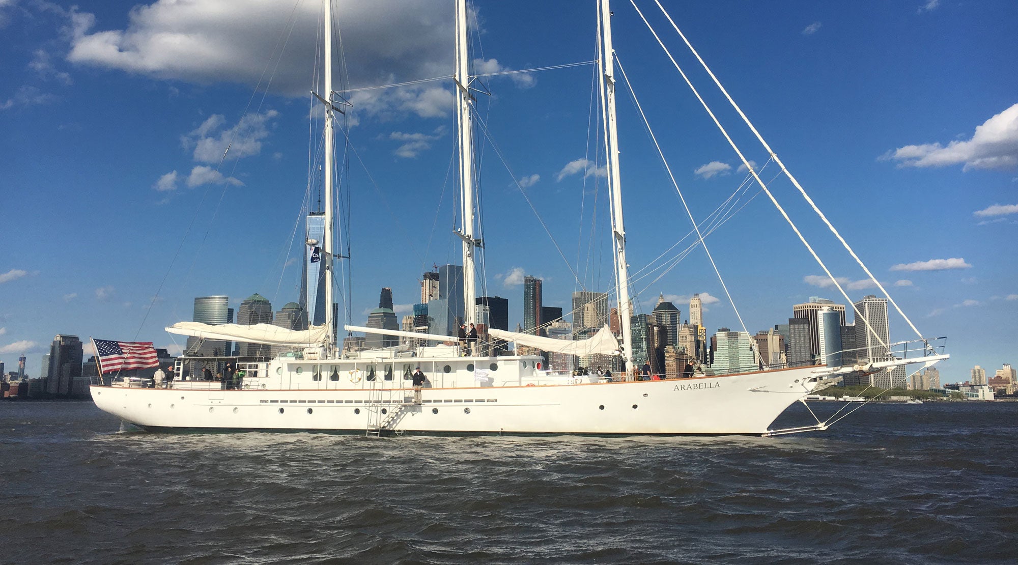 Manhattan Yacht Club Teams Up with Champagne Bollinger