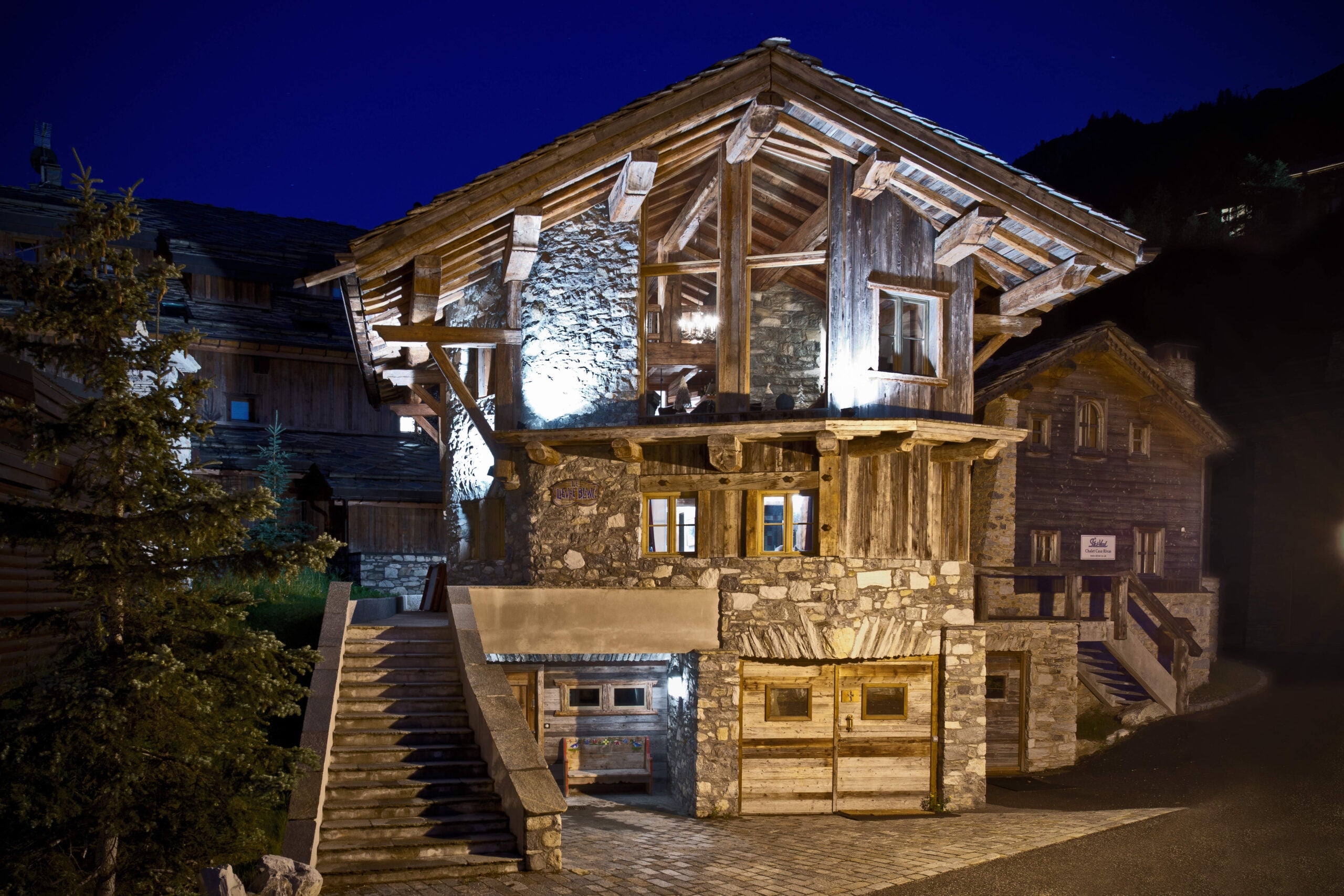 Firefly Launches Flying Chef Program for Alpine Chalets