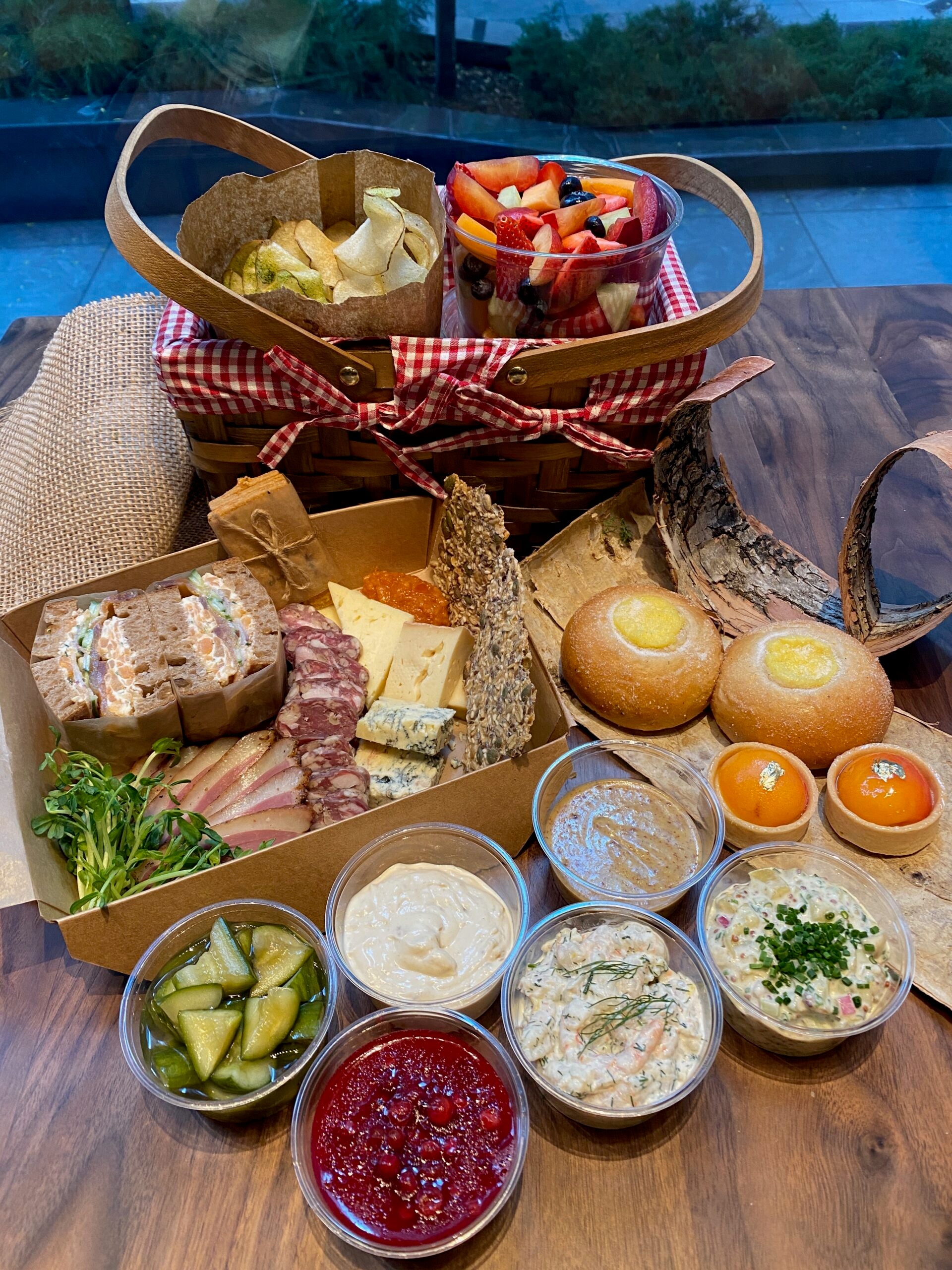 Aquavit New York Introduces New Gourmet Picnic Basket - Elite Traveler