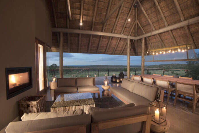 Mhondoro villa luxury safari lodge