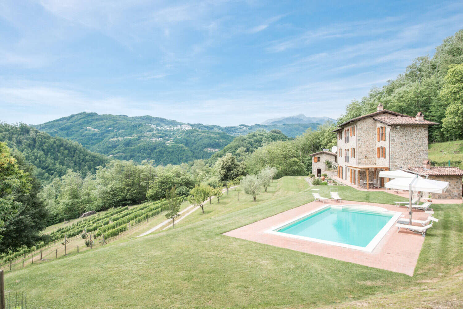 This Beautiful Tuscan Farmhouse Is a Wine Lover’s Dream