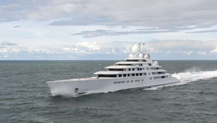 Azzam - one of the biggest superyachts in the world 