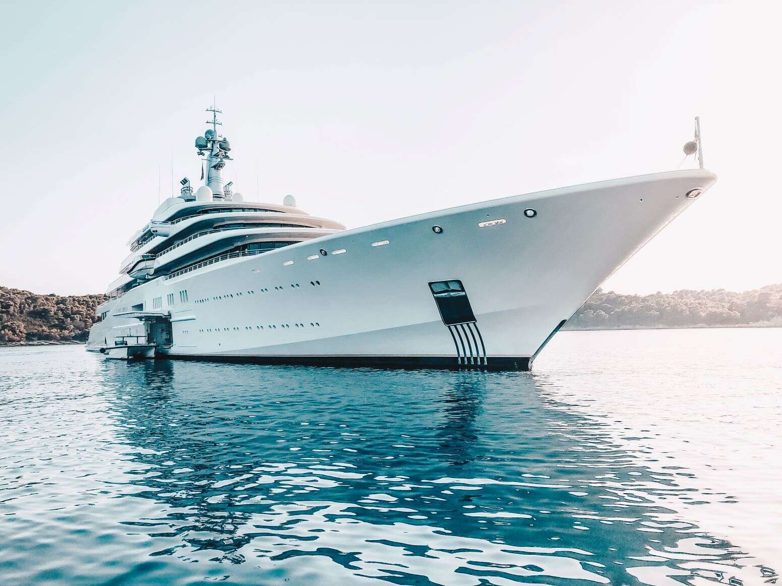 largest superyacht builders