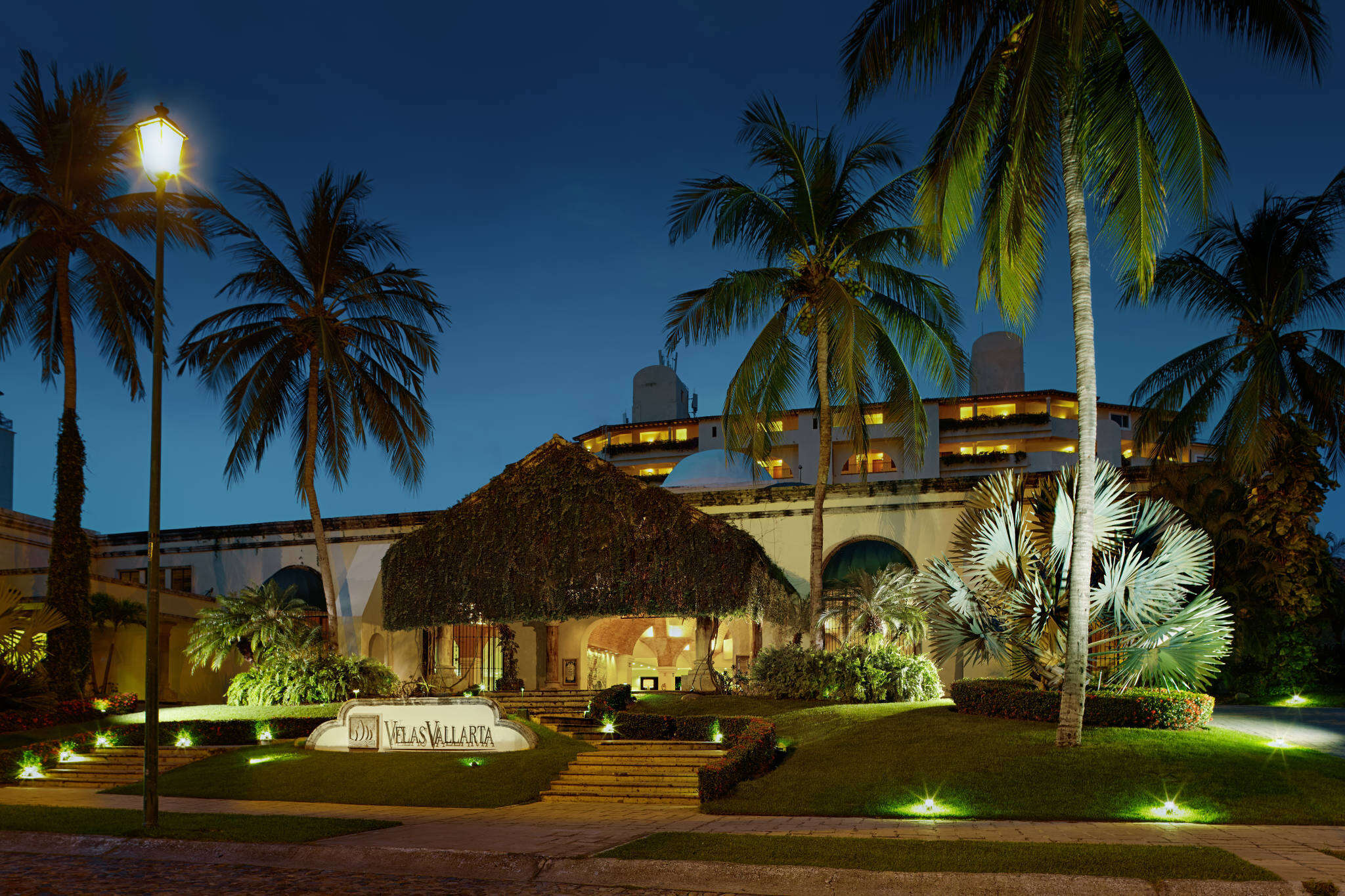 velas vallarta lobby