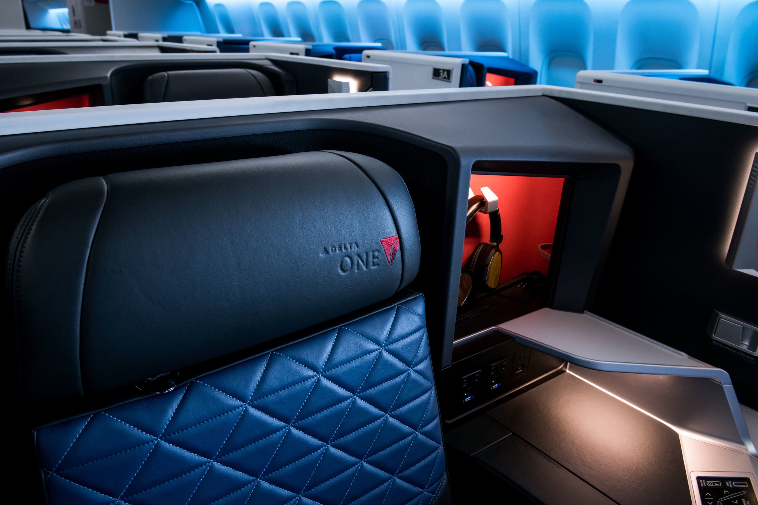 delta first class tour