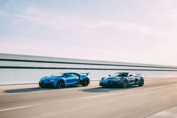 bugatti cars racing on track