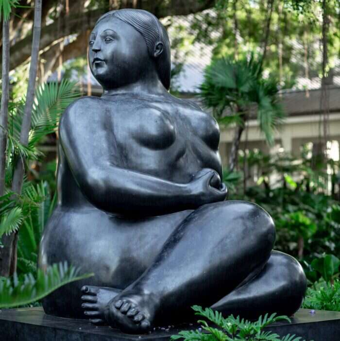donna seduta bronze sculpture by fernando botero