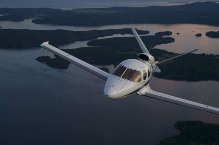 cirrus private jet