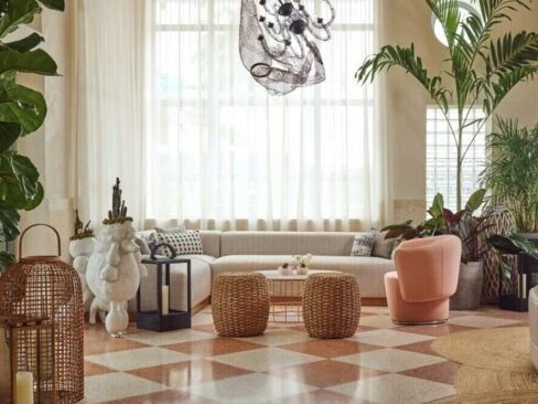 Hotel Greystone lobby