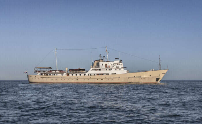 La Sultana yacht at sea
