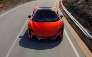 McLaren Artura Front