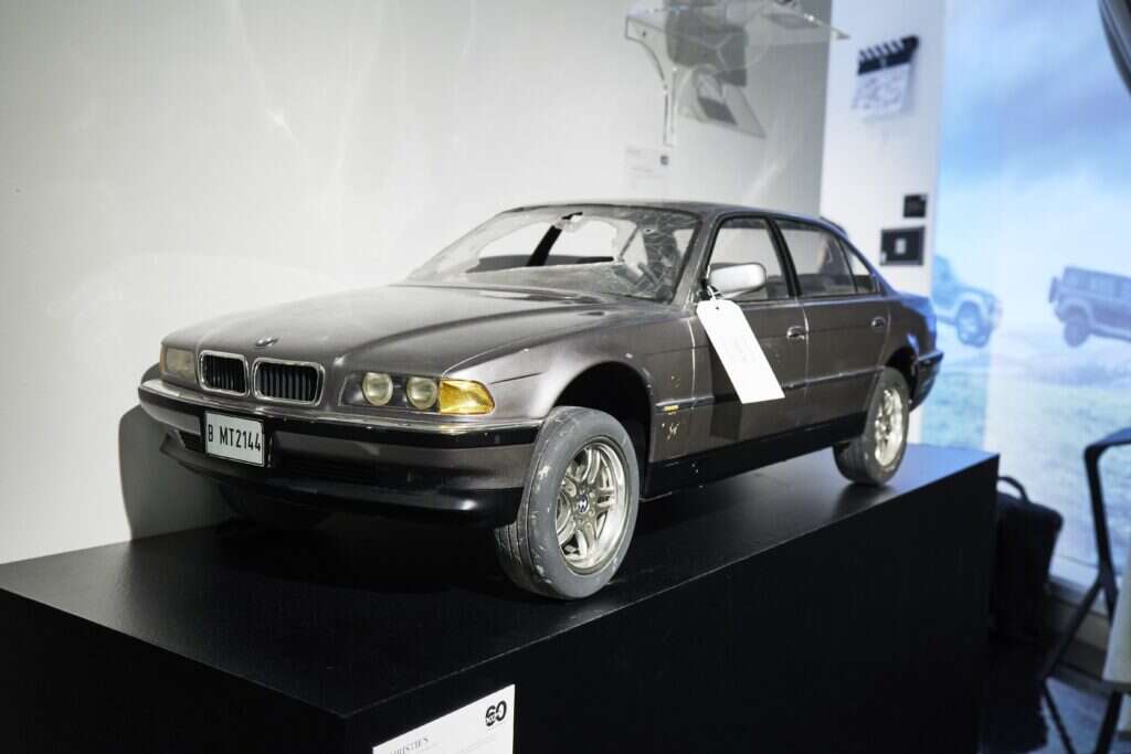 BMW 750il miniature used in Tomorrow Never Die
