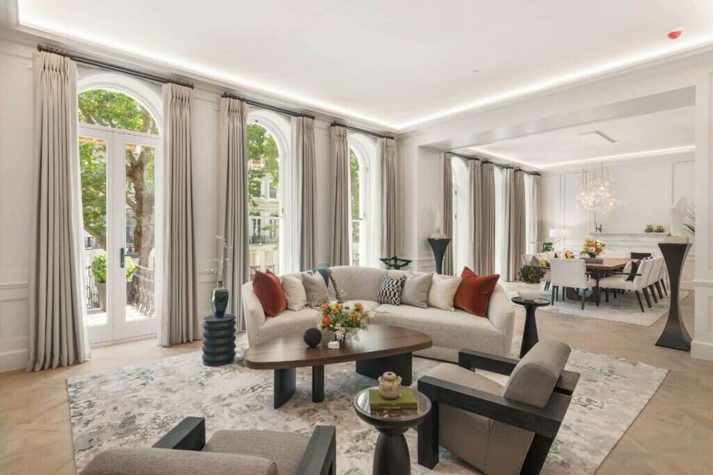 41-43 Beaufort Gardens living room