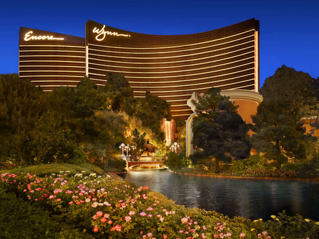 wynn las vegas at night