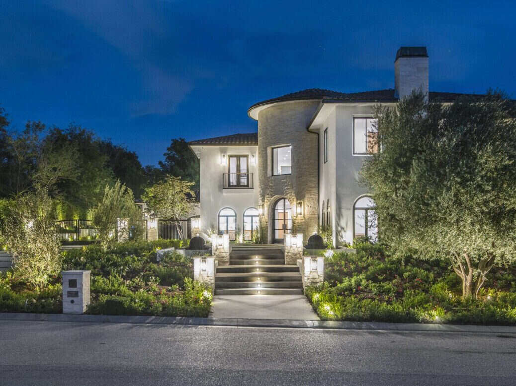 West Coast Luxury Peaks in this Calabasas Mansion