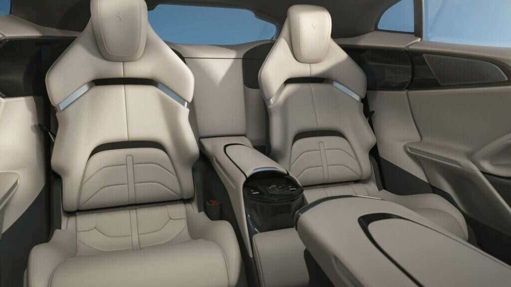 Purosangue interior back seats