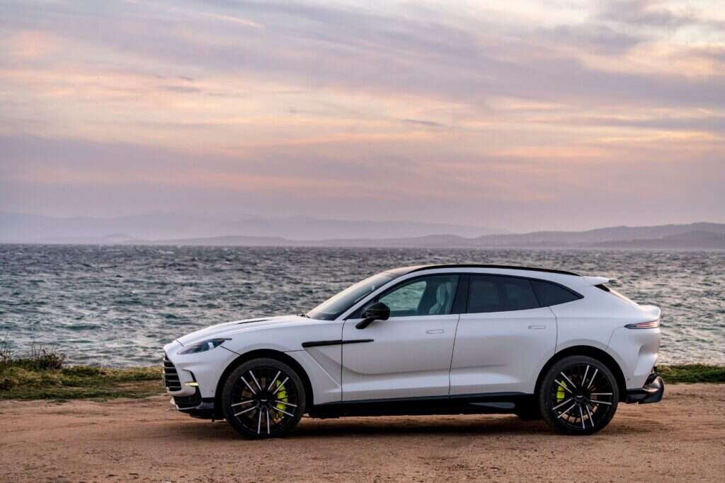 Aston Martin DBX707