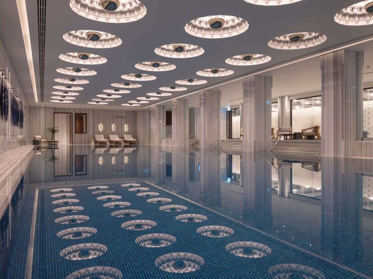 Peninsula Istanbul swimming pool
