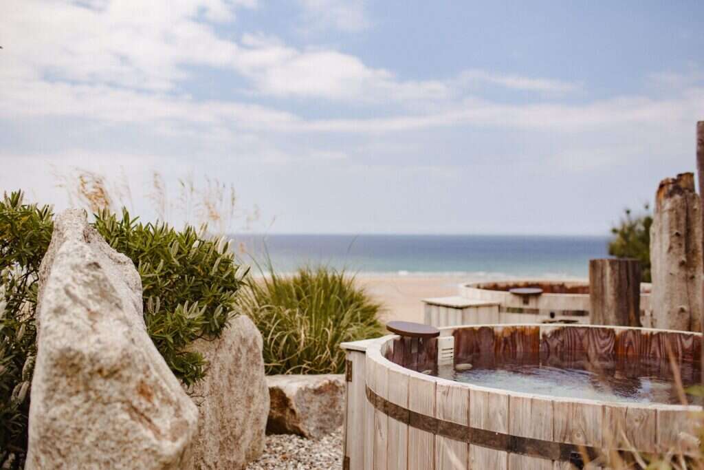 hot tub at scarlet hotel