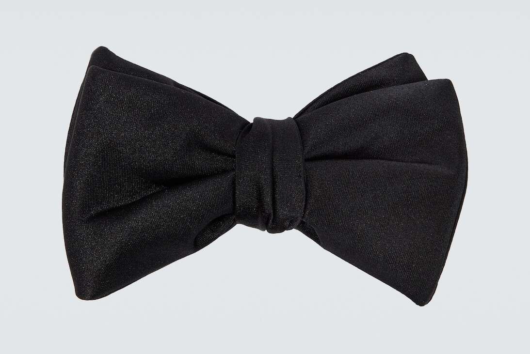 Thom Sweeney black silk tie 