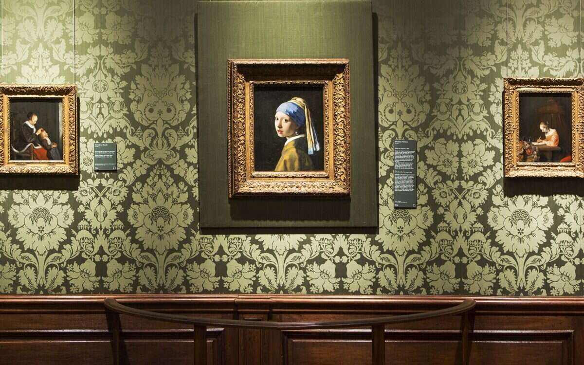 Girl with a Pearl Earring at Mauritshuis
