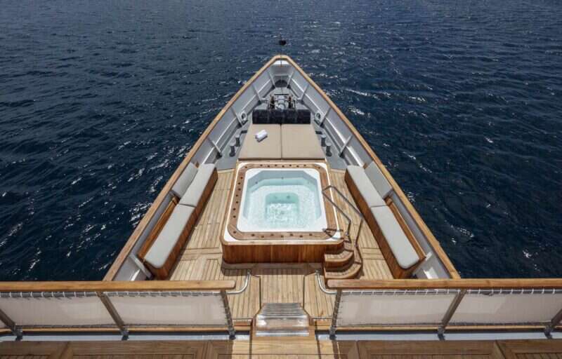 grace yacht jacuzzi