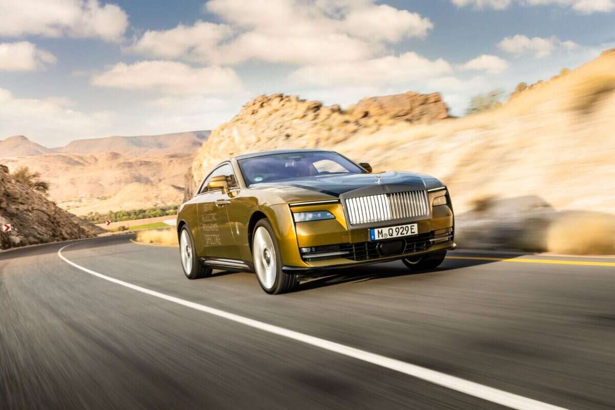 Rolls-Royce Spectre driving in Augrabies 