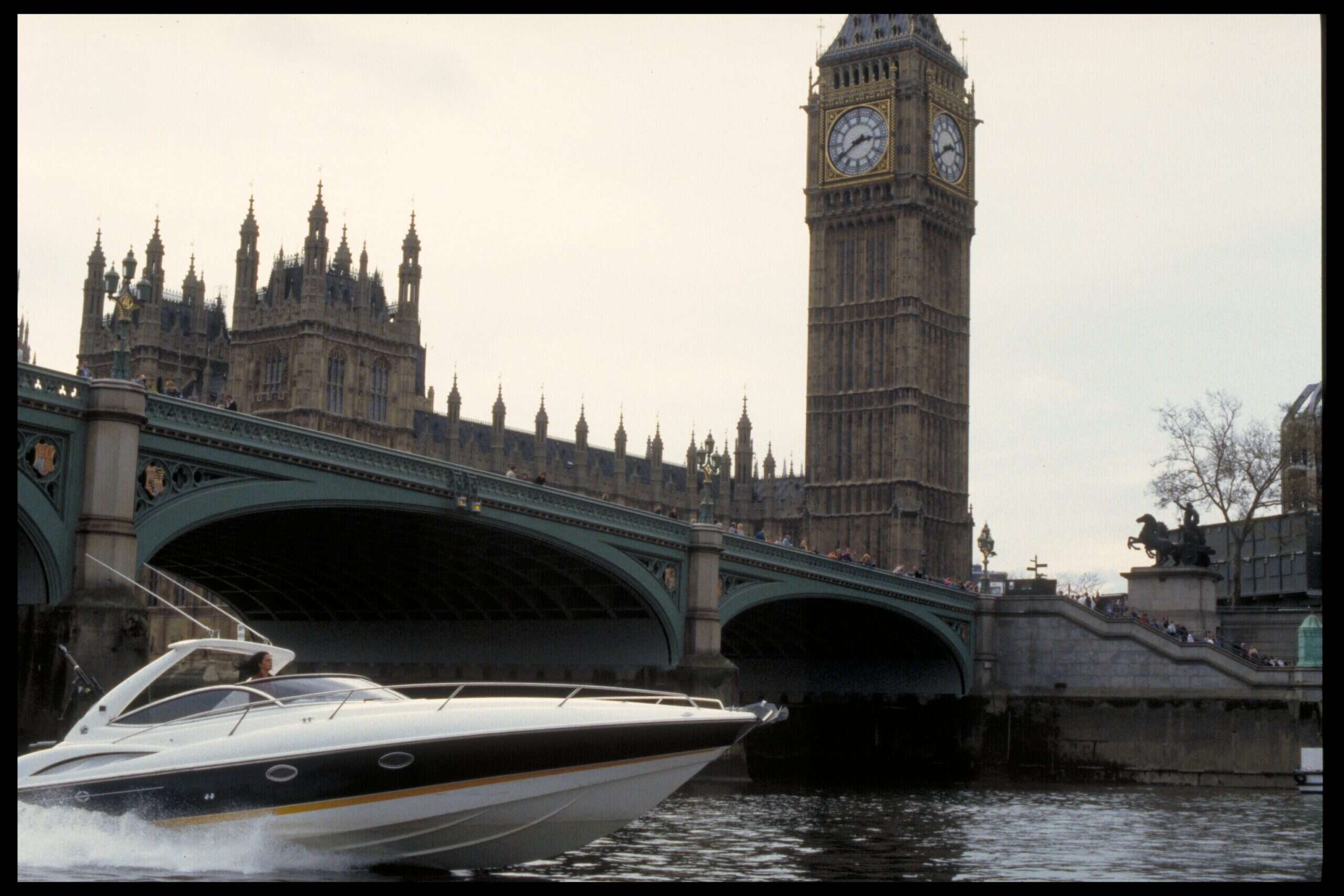 boat chase in James Bond the world is not enough