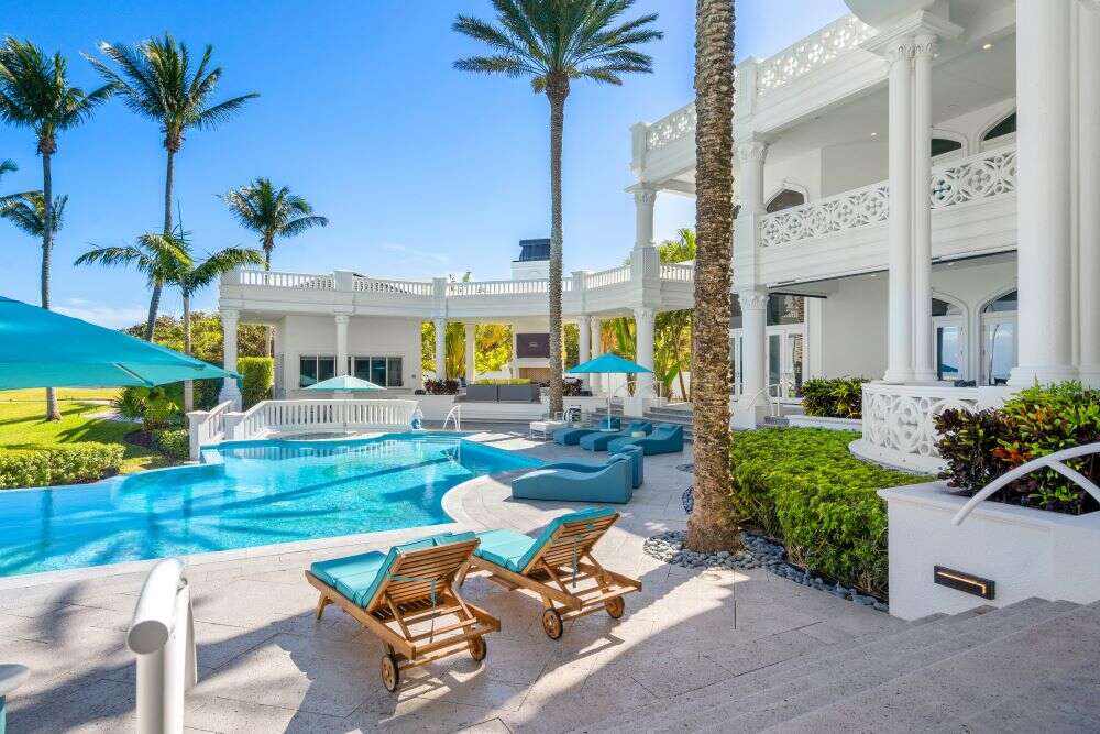 Vero Beach mansion pool
