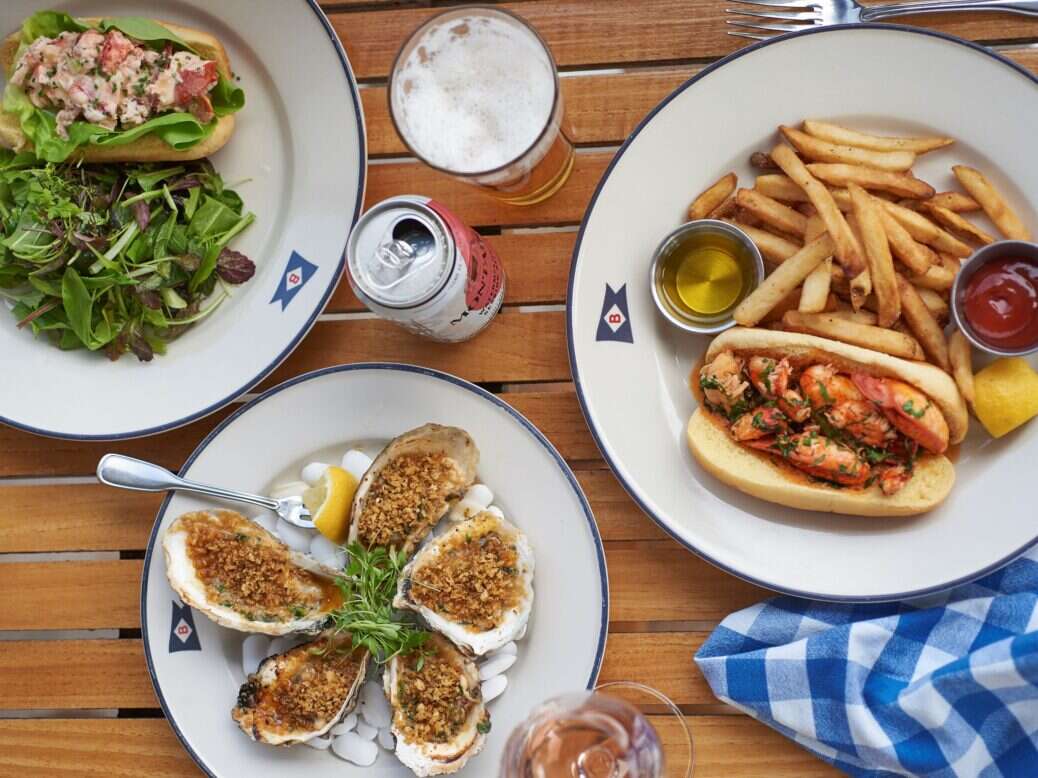 Lobster roll Hamptons restaurant