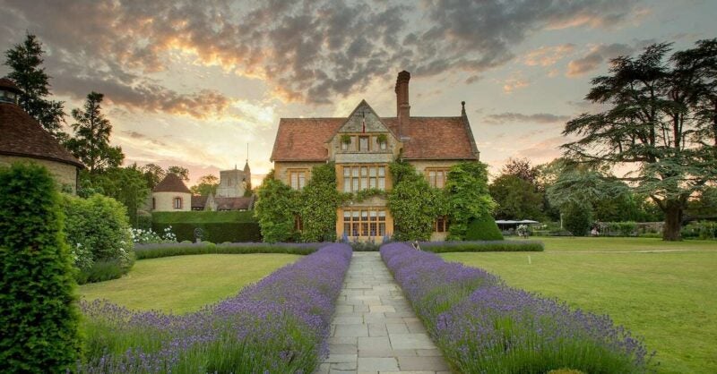 Le Manoir Quat'Saisons Review: An Iconic Restaurant - Vimarsana News