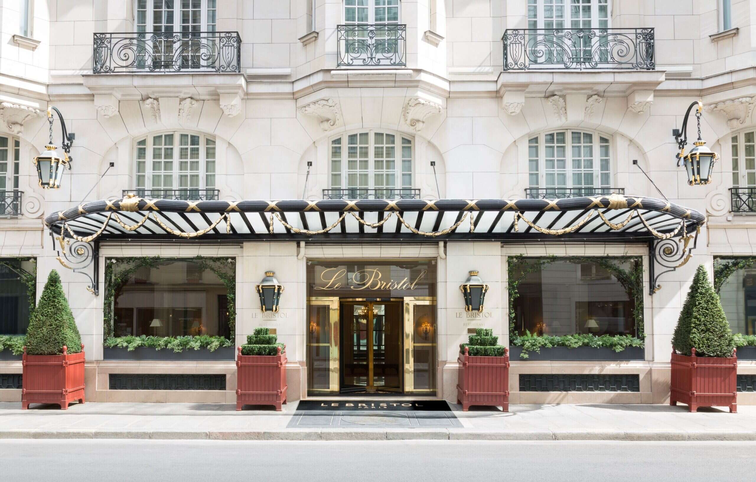 Le Bristol Hotel exterior