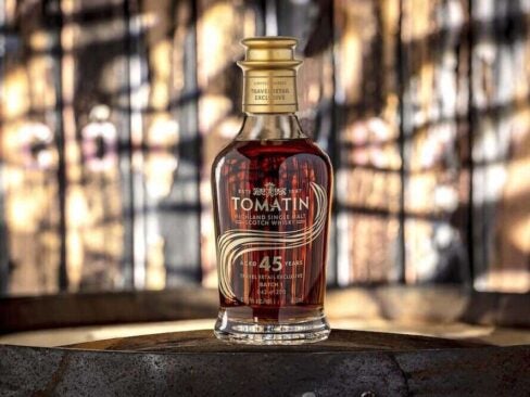 A picture of a Tomatin whisky bottle