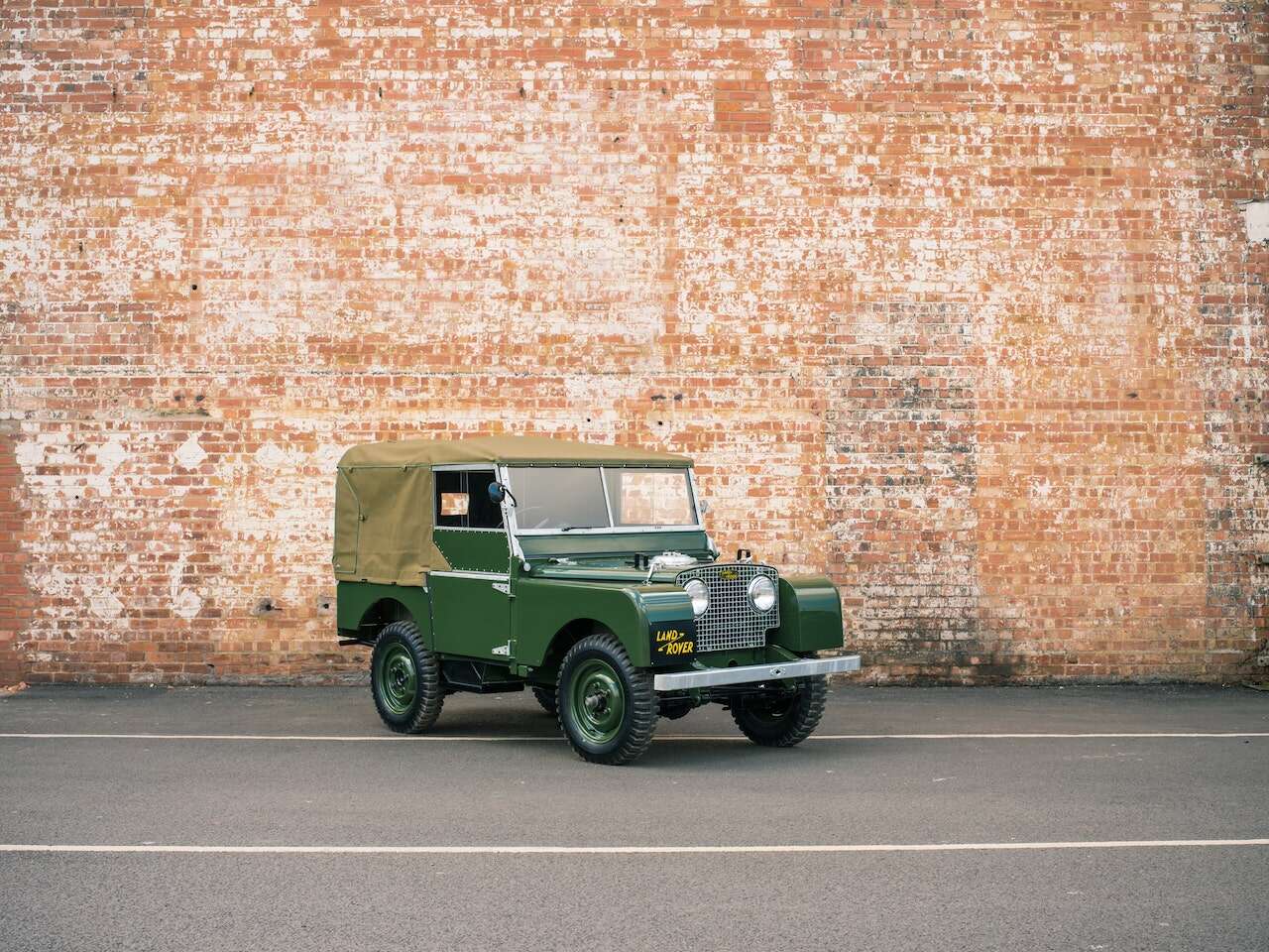 Land Rover continuation car