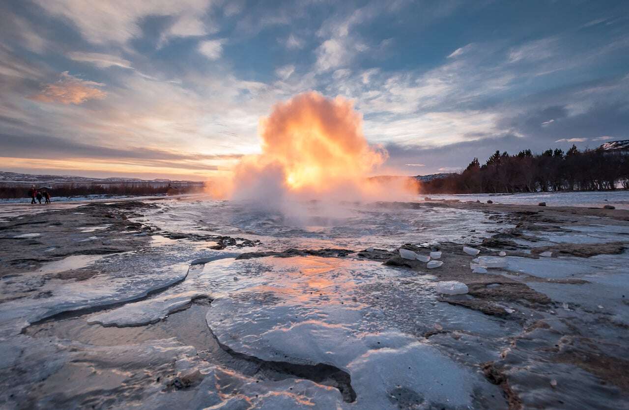 iceland geyser eruption