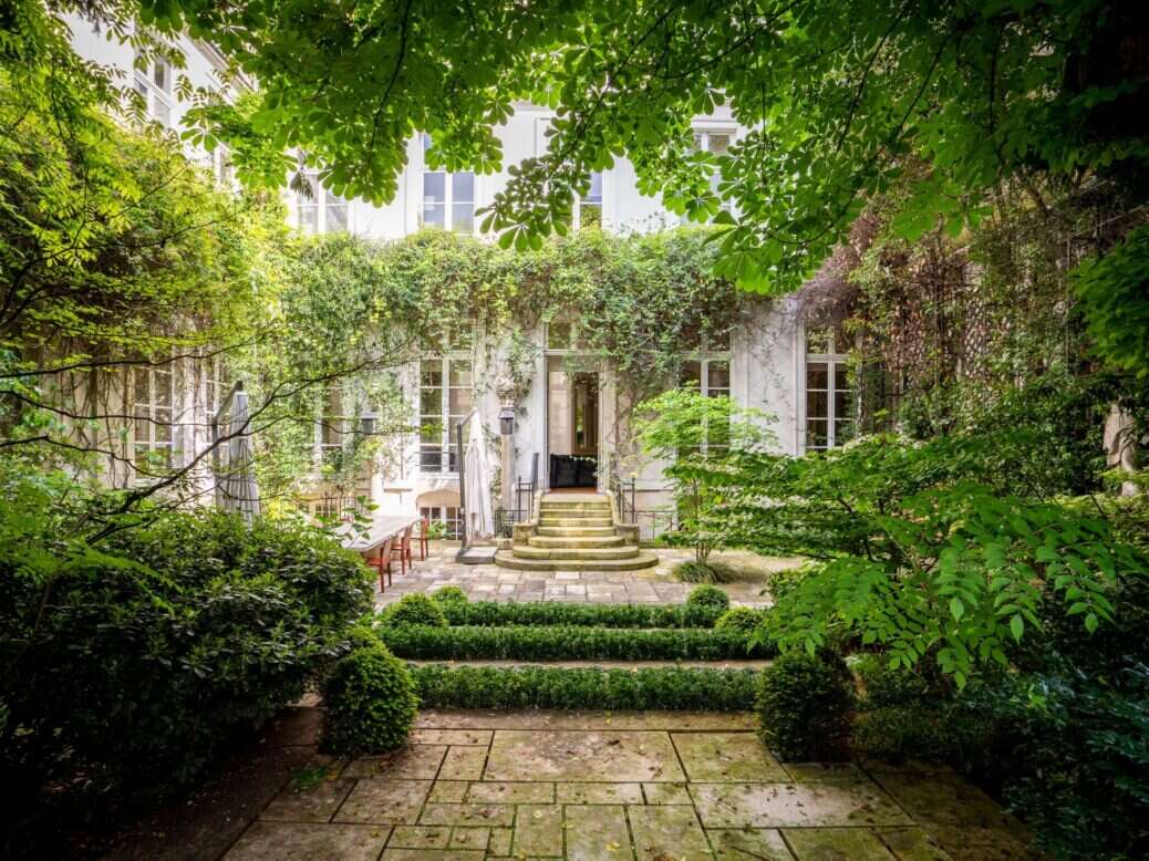Paris property secret garden