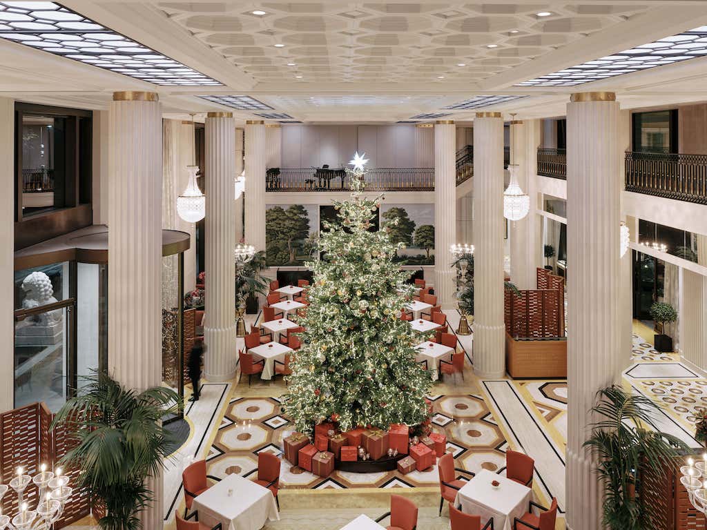 the peninsula london christmas tree