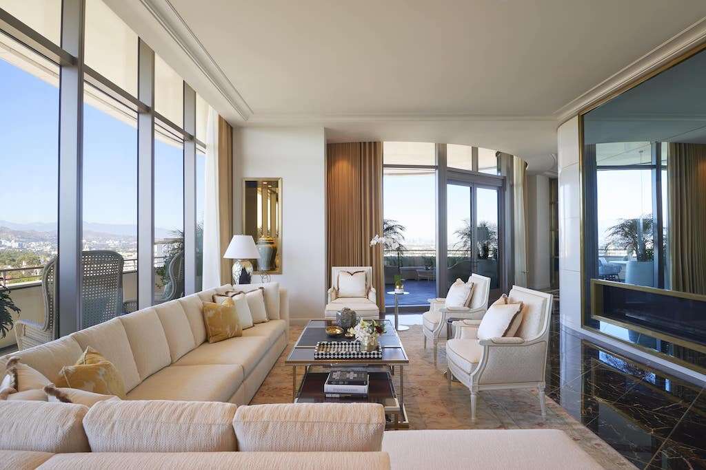 waldorf astoria Presidential Suite living room