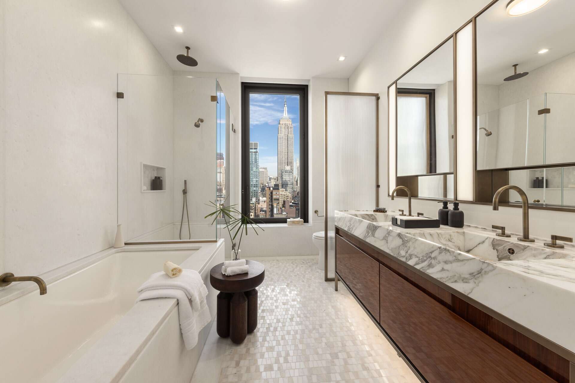 Interior shot of the ensuite bathroom, with the Empire State Building in the background. 