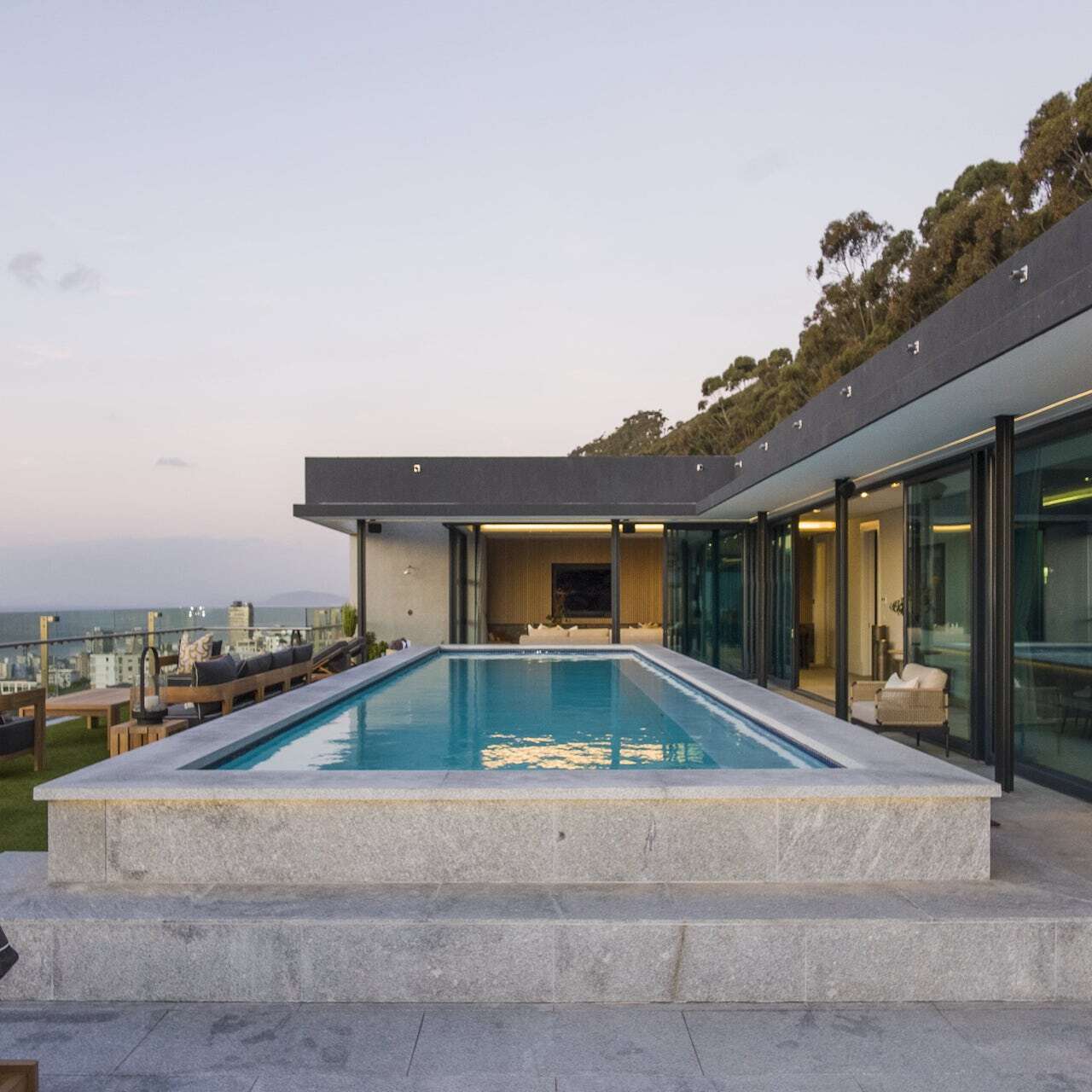 This Cape Town Penthouse Makes You Feel on Top of the World 