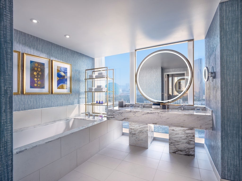 fontainebleau las vegas suite bathroom