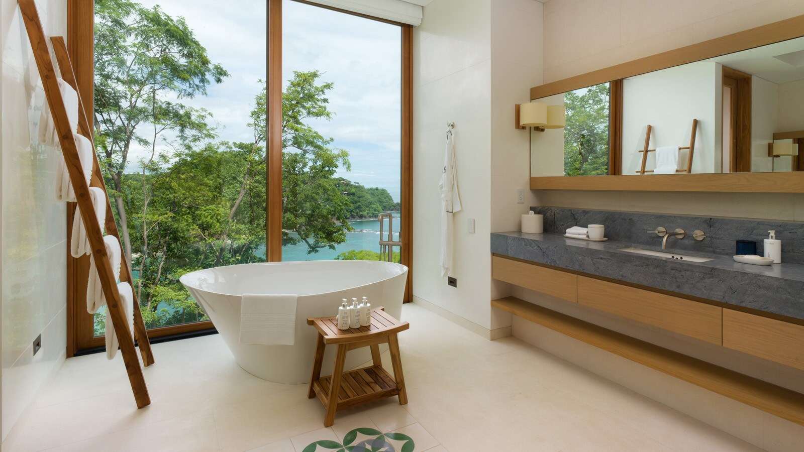 ensuite bathroom of Casa Las Olas, Four Seasons