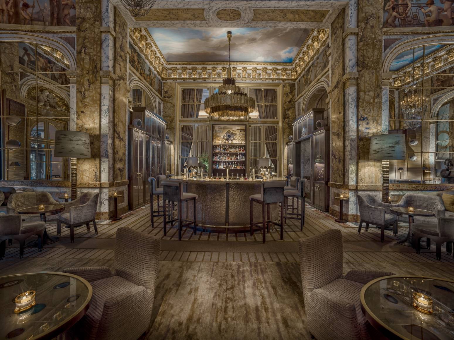 Image showing the elegant bar at Hôtel de Crillon in Paris