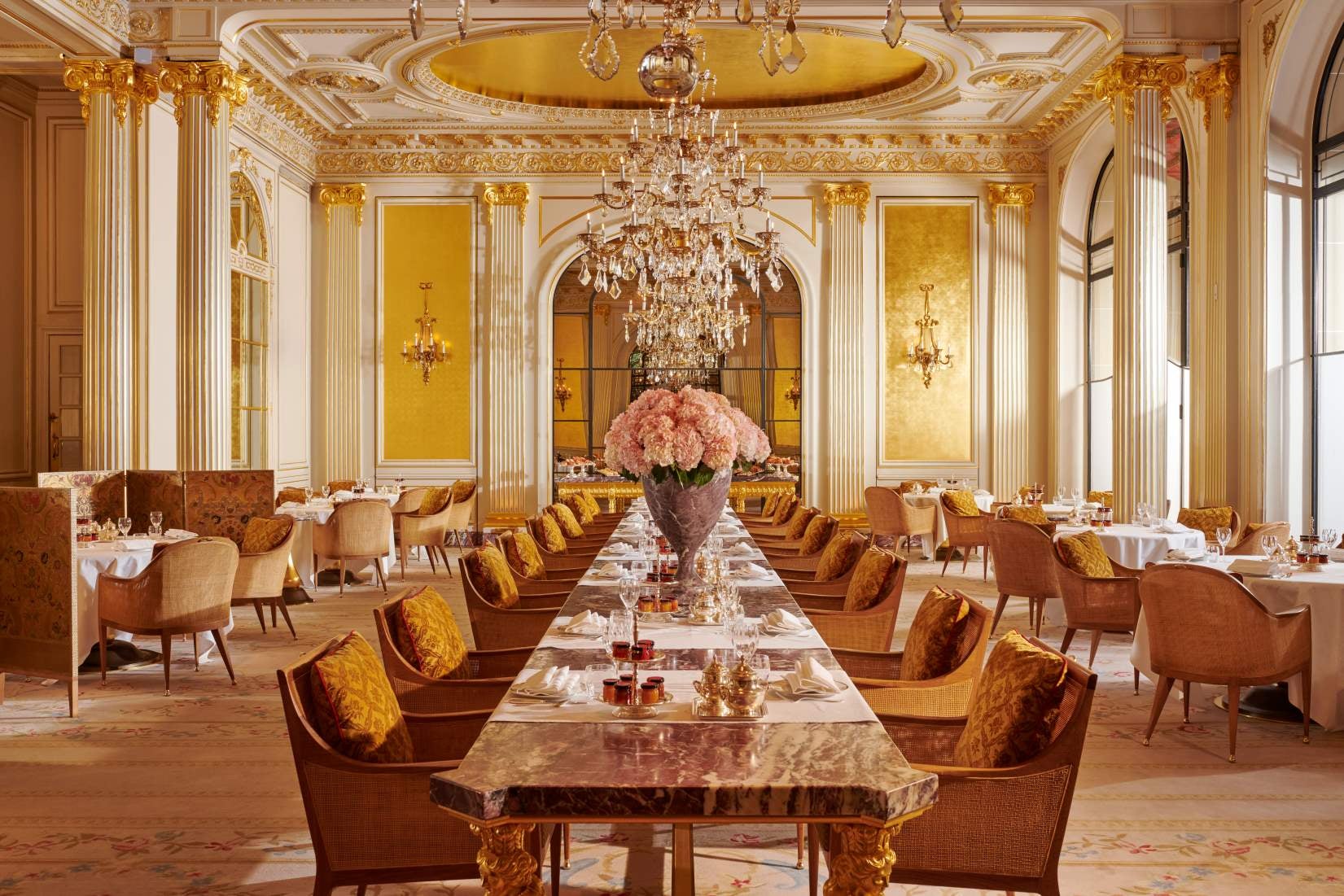 Image showing the golden breakfast room at Hôtel Plaza Athénée in Paris