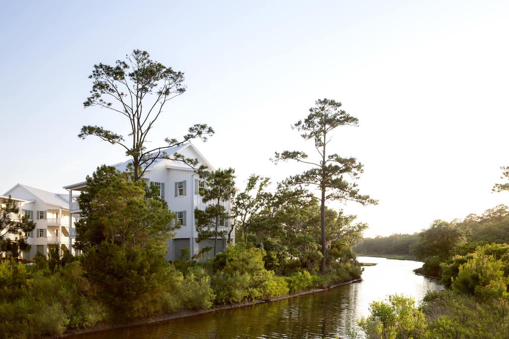 the dunlin auberge exterior