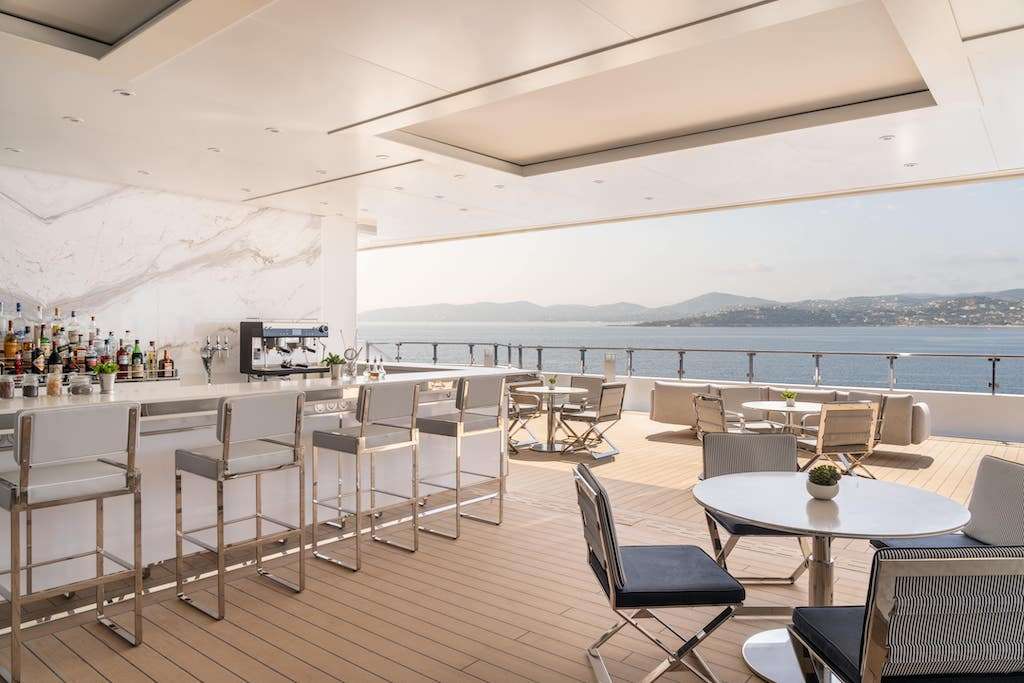 mistral bar on ilma yacht